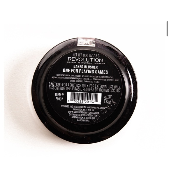 Makeup Revolution Baked Blusher – One for Playing Games (Pink Shimmer) - Picture 4 of 6